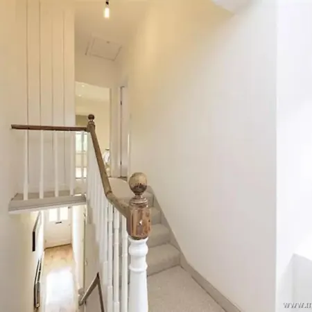 Cosy 2 Bedroom House In 4 Appartement *