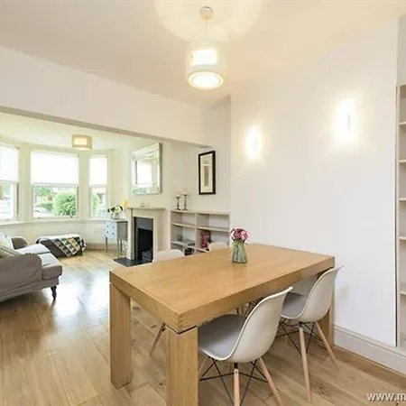 Cosy 2 Bedroom House In 4 Apartament Dublin