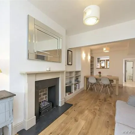 Cosy 2 Bedroom House In 4 Daire *